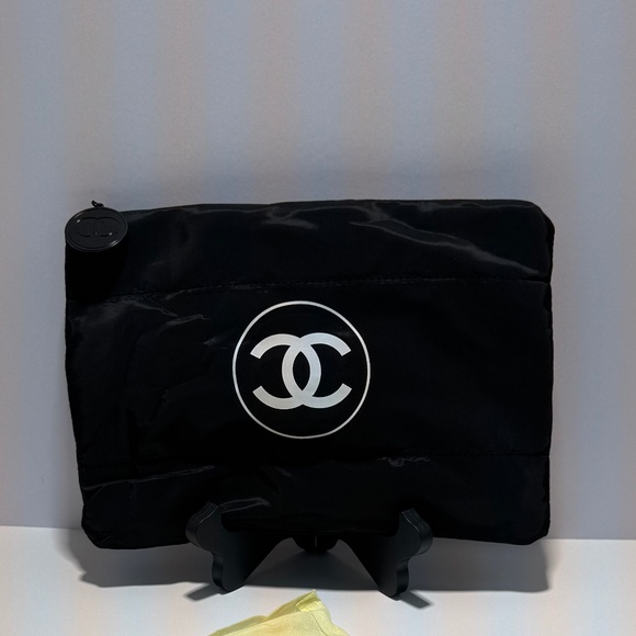 Chanel Cosmetic Puffer bag~NWT - Picture 1 of 4